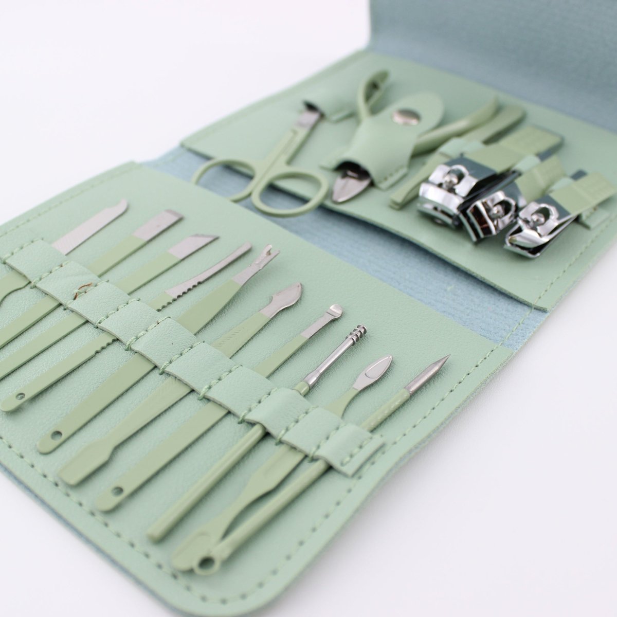 16-Piece Manicure Set – Nail Clippers & Grooming Kit with Case