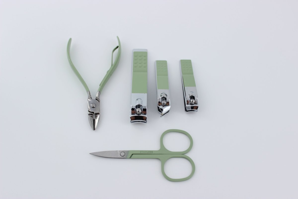 16-Piece Manicure Set – Nail Clippers & Grooming Kit with Case