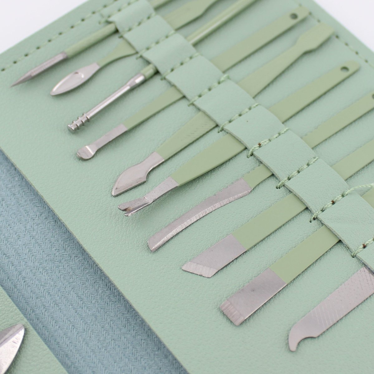 16-Piece Manicure Set – Nail Clippers & Grooming Kit with Case